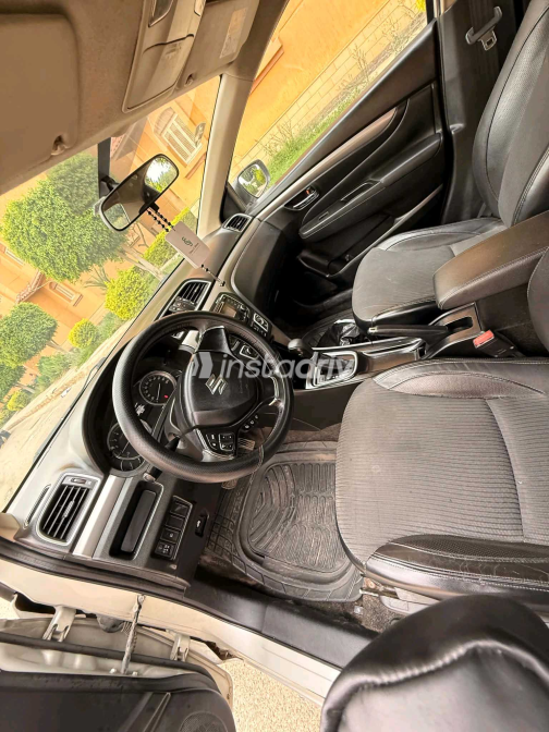 Suzuki Ciaz 2015 Silver Automatic Used for Sale in Maadi - 3