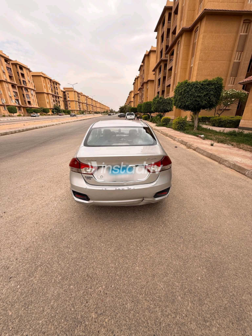 Suzuki Ciaz 2015 Silver Automatic Used for Sale in Maadi - 4