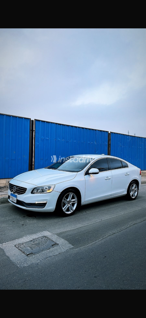 فولفو S60 2015 أبيض أوتوماتيك مستعملة للبيع في مدينتى - 1