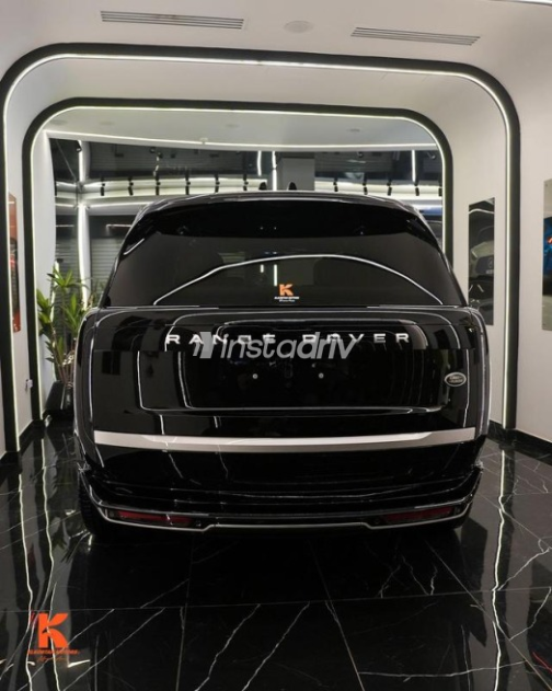 Land Rover Range Rover Vogue 2023 Black Automatic Used for Sale in Cairo - 2