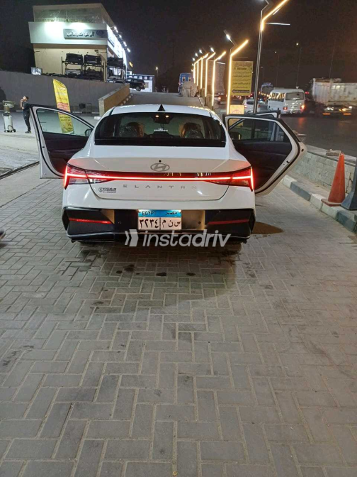 Hyundai Elantra CN7 2024 White Automatic Used for Sale in Mokattam - 7