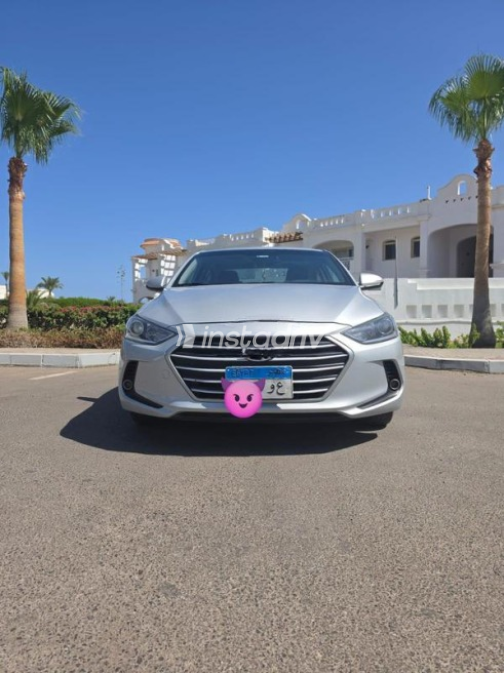 Hyundai Elantra AD 2019 Silver Automatic Used for Sale in Giza - 3