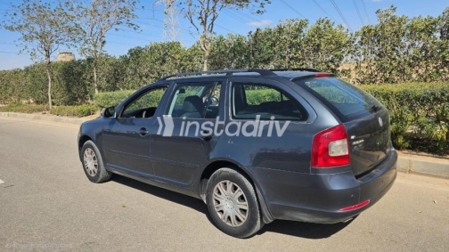 Skoda Octavia Combi 2010 Blue Automatic Used for Sale in Dokki - 3