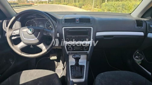 Skoda Octavia Combi 2010 Blue Automatic Used for Sale in Dokki - 4
