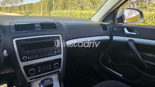 Skoda Octavia Combi 2010 Blue Automatic Used for Sale in Dokki - 5