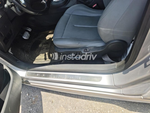 Peugeot RCZ 2011 Silver Automatic Used for Sale in Heliopolis - 9