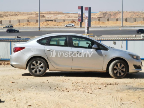 Opel Astra 2017 Silver Automatic Used for Sale in Nasr city - 6
