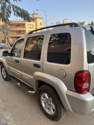 Jeep Cherokee 2002 Silver Automatic Used for Sale in Obour City