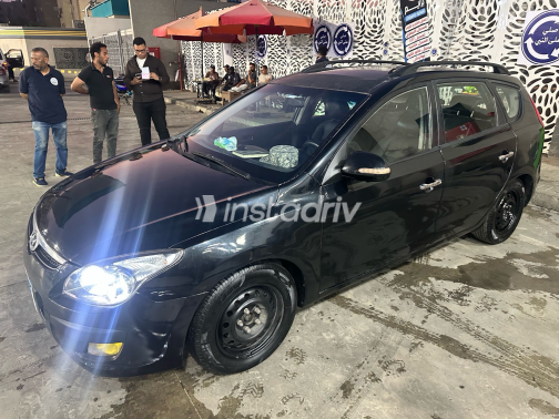 هيونداي I30 2010 أسود أوتوماتيك مستعملة للبيع في الجيزة - 1