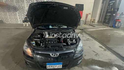 هيونداي I30 2010 أسود أوتوماتيك مستعملة للبيع في الجيزة - 7