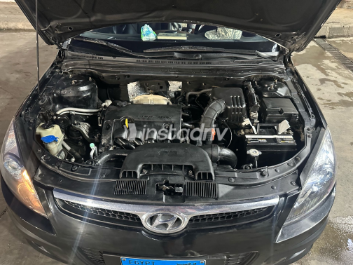 هيونداي I30 2010 أسود أوتوماتيك مستعملة للبيع في الجيزة - 8