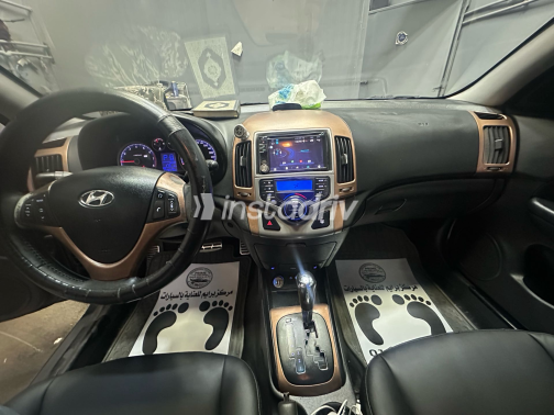 هيونداي I30 2010 أسود أوتوماتيك مستعملة للبيع في الجيزة - 10