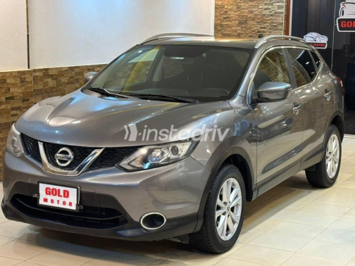 Nissan Qashqai 2017 Gray Automatic Used for Sale in Pyramids Gardens - 2
