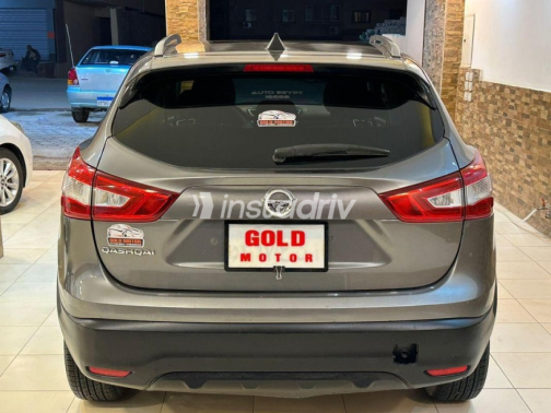 Nissan Qashqai 2017 Gray Automatic Used for Sale in Pyramids Gardens - 3