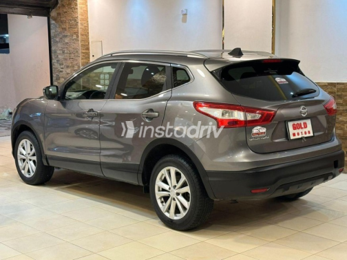 Nissan Qashqai 2017 Gray Automatic Used for Sale in Pyramids Gardens - 4