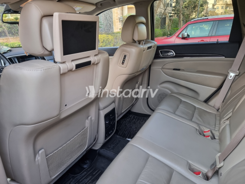 Jeep Grand Cherokee 2014 Black Automatic Used for Sale in Cairo - 4