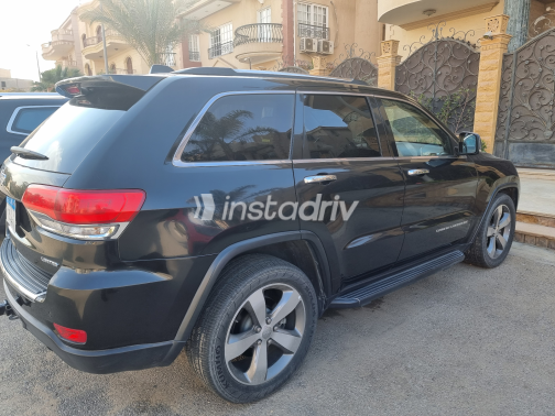 Jeep Grand Cherokee 2014 Black Automatic Used for Sale in Cairo - 6