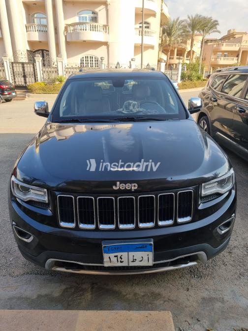 Jeep Grand Cherokee 2014 Black Automatic Used for Sale in Cairo - 7