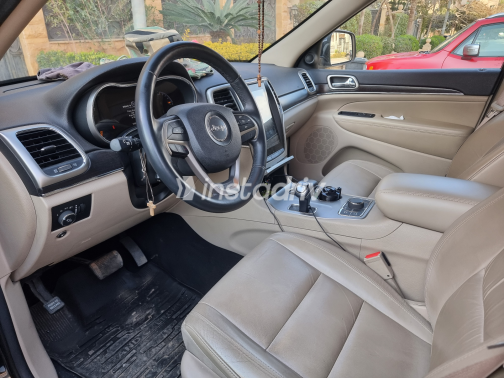 Jeep Grand Cherokee 2014 Black Automatic Used for Sale in Cairo - 10