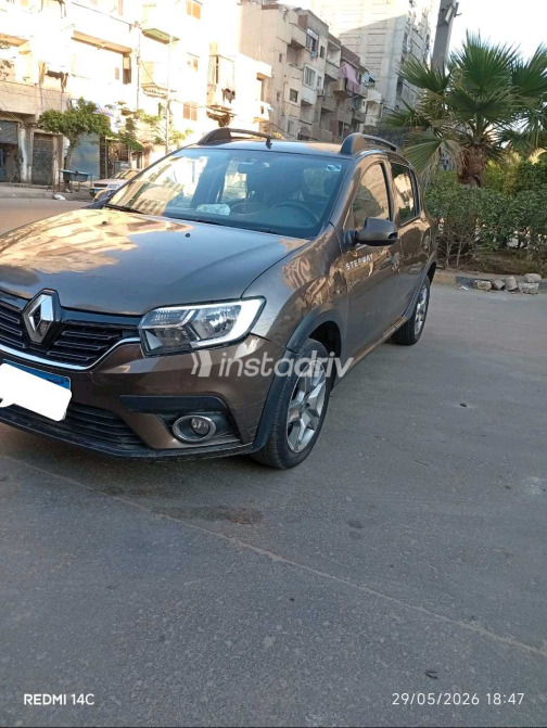 Renault Sandero Step Way 2018 Brown Automatic Used for Sale in Alexandria - 4