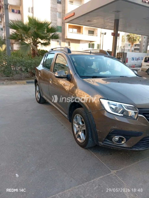 Renault Sandero Step Way 2018 Brown Automatic Used for Sale in Alexandria - 6