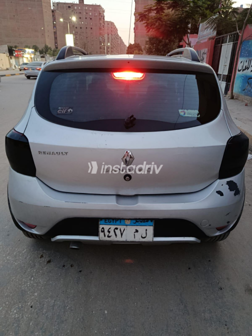 Renault Sandero 2018 Silver Automatic Used for Sale in Giza - 3