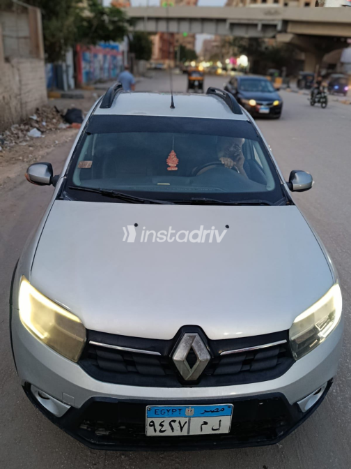 Renault Sandero 2018 Silver Automatic Used for Sale in Giza - 4