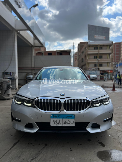 بي ام دبليو 320 2020 فضي أوتوماتيك مستعملة للبيع في مدينة نصر - 2