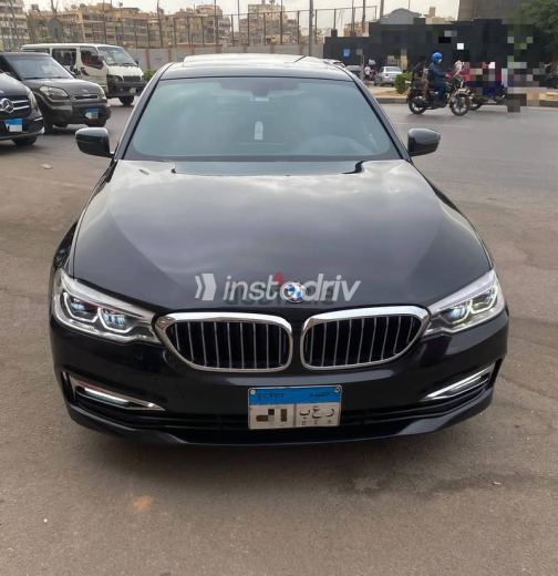 بي ام دبليو 520 2020 أسود أوتوماتيك مستعملة للبيع في القاهرة - 2