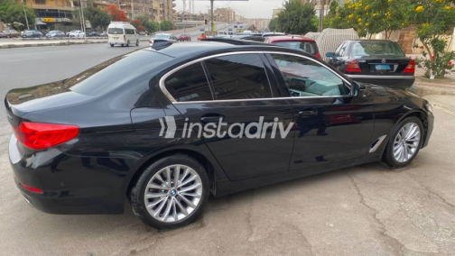 بي ام دبليو 520 2020 أسود أوتوماتيك مستعملة للبيع في القاهرة - 5
