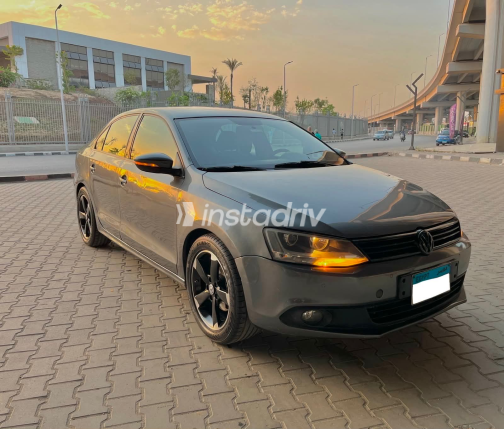 Volkswagen Jetta 2012 Gray Automatic Used for Sale in Helwan - 1