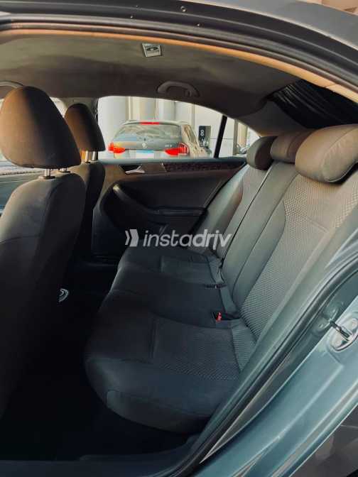 Volkswagen Jetta 2012 Gray Automatic Used for Sale in Helwan - 2