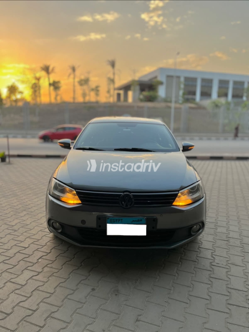 Volkswagen Jetta 2012 Gray Automatic Used for Sale in Helwan - 6
