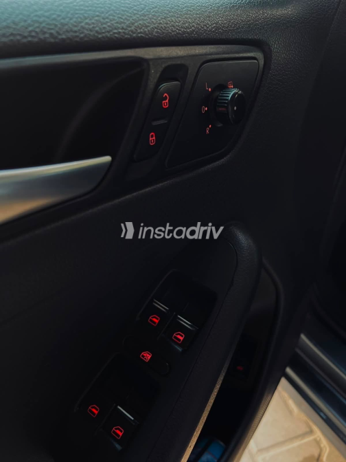 Volkswagen Jetta 2012 Gray Automatic Used for Sale in Helwan - 10