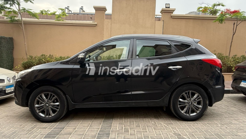 Hyundai IX 35 2015 Black Automatic Used for Sale in Cairo - 2