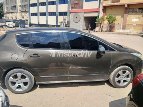 Peugeot 3008 2011 Dark Green Automatic Used for Sale in Heliopolis - 3