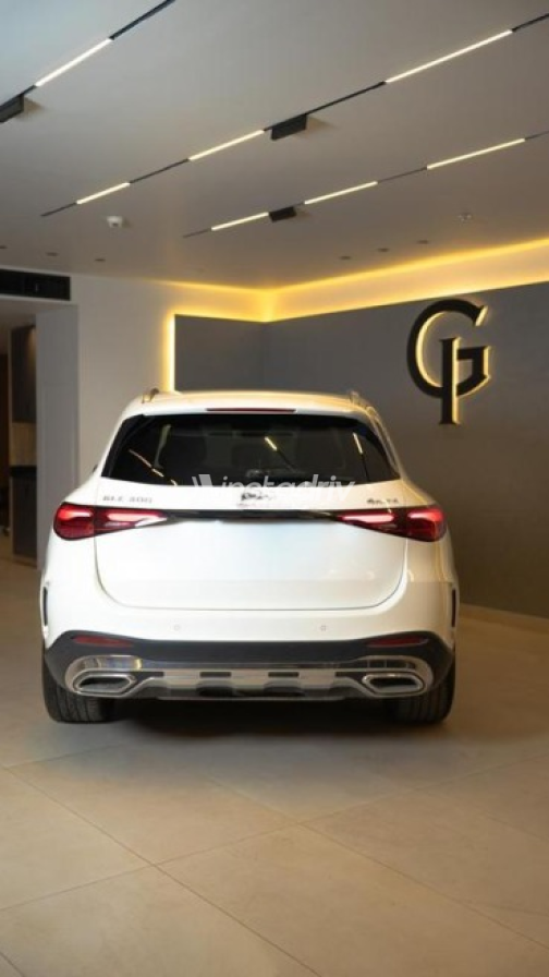 مرسيدس GLC 300 2023 أبيض أوتوماتيك مستعملة للبيع في القاهرة - 5
