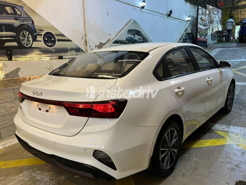 Kia K3 2023 White Automatic Used for Sale in Cairo - 5