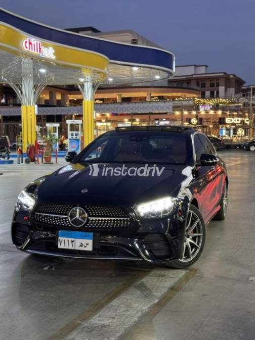 مرسيدس E 200 2022 أسود أوتوماتيك مستعملة للبيع في القاهرة - 1