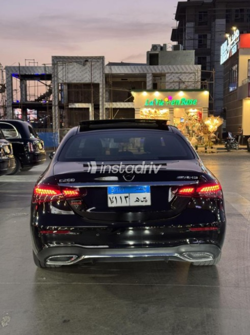 مرسيدس E 200 2022 أسود أوتوماتيك مستعملة للبيع في القاهرة - 3