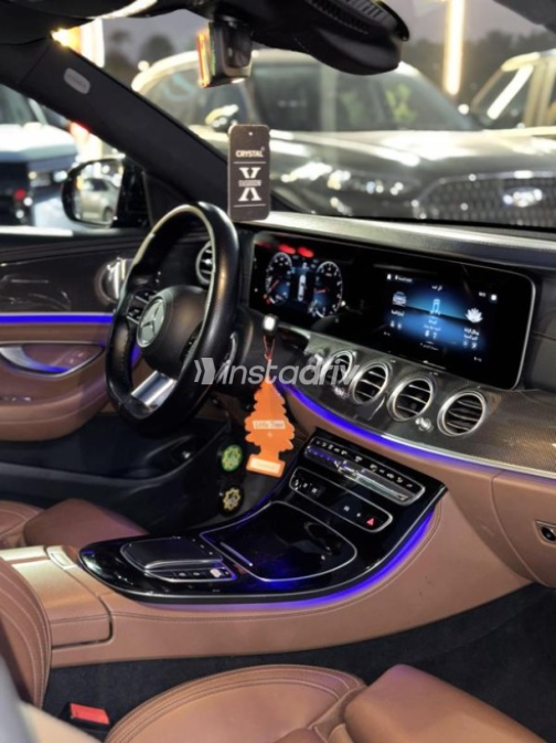 مرسيدس E 200 2022 أسود أوتوماتيك مستعملة للبيع في القاهرة - 9