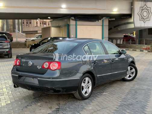 Volkswagen Passat 2011 Gray Automatic Used for Sale in Nasr city - 2