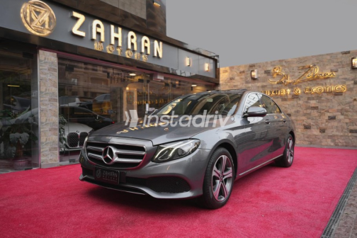 Mercedes E 180 2019 Gray Automatic Used for Sale in Nasr city - 3