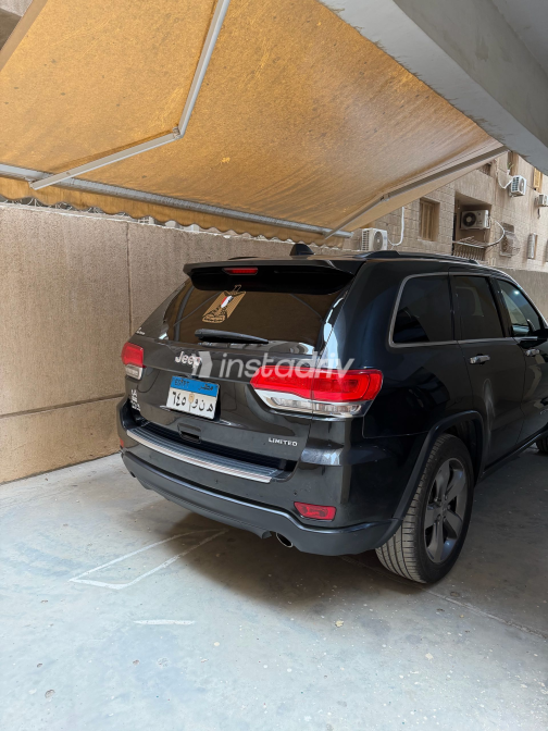 Jeep Grand Cherokee 2014 Black Automatic Used for Sale in Maadi - 1