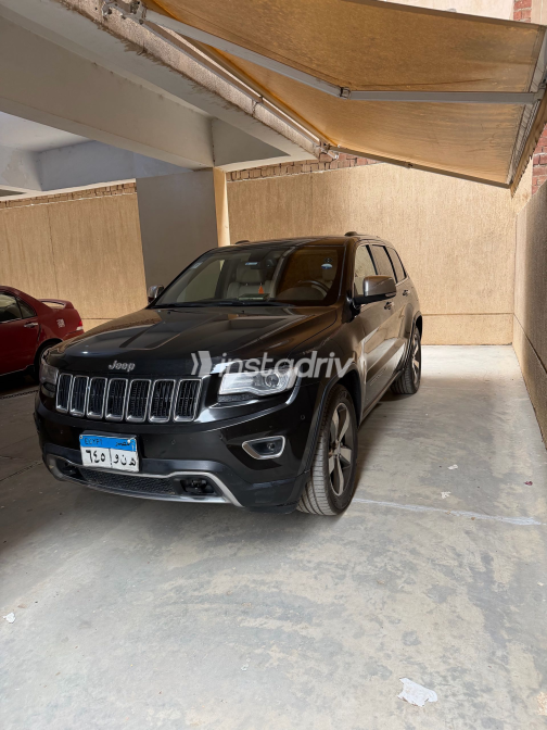 Jeep Grand Cherokee 2014 Black Automatic Used for Sale in Maadi - 5
