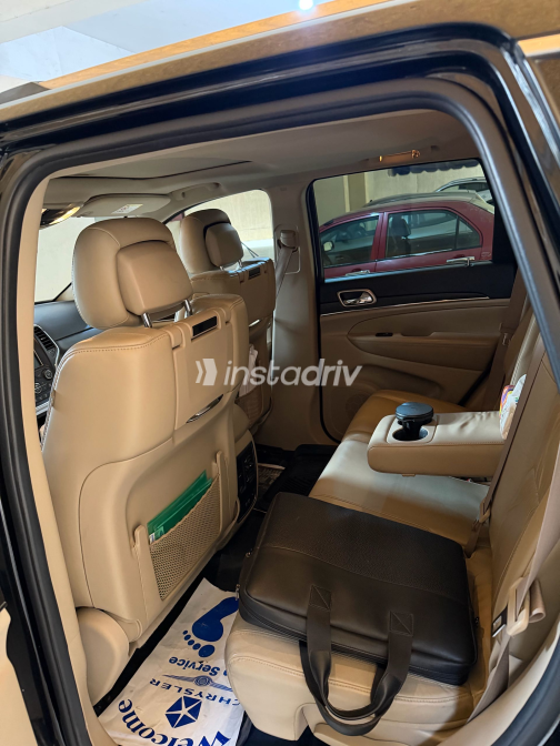 Jeep Grand Cherokee 2014 Black Automatic Used for Sale in Maadi - 6