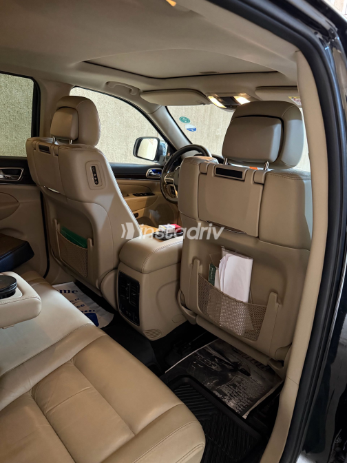 Jeep Grand Cherokee 2014 Black Automatic Used for Sale in Maadi - 8