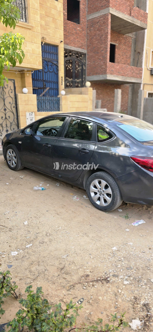 Opel Astra 2016 Dark Gray Automatic Used for Sale in 10th of Ramadan - 5