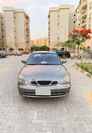 دايو نوبيرا 2 2001 ذهبي يدوي مستعملة للبيع في حدائق اكتوبر