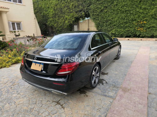 مرسيدس E 180 2019 أسود أوتوماتيك مستعملة للبيع في الإسكندرية - 2